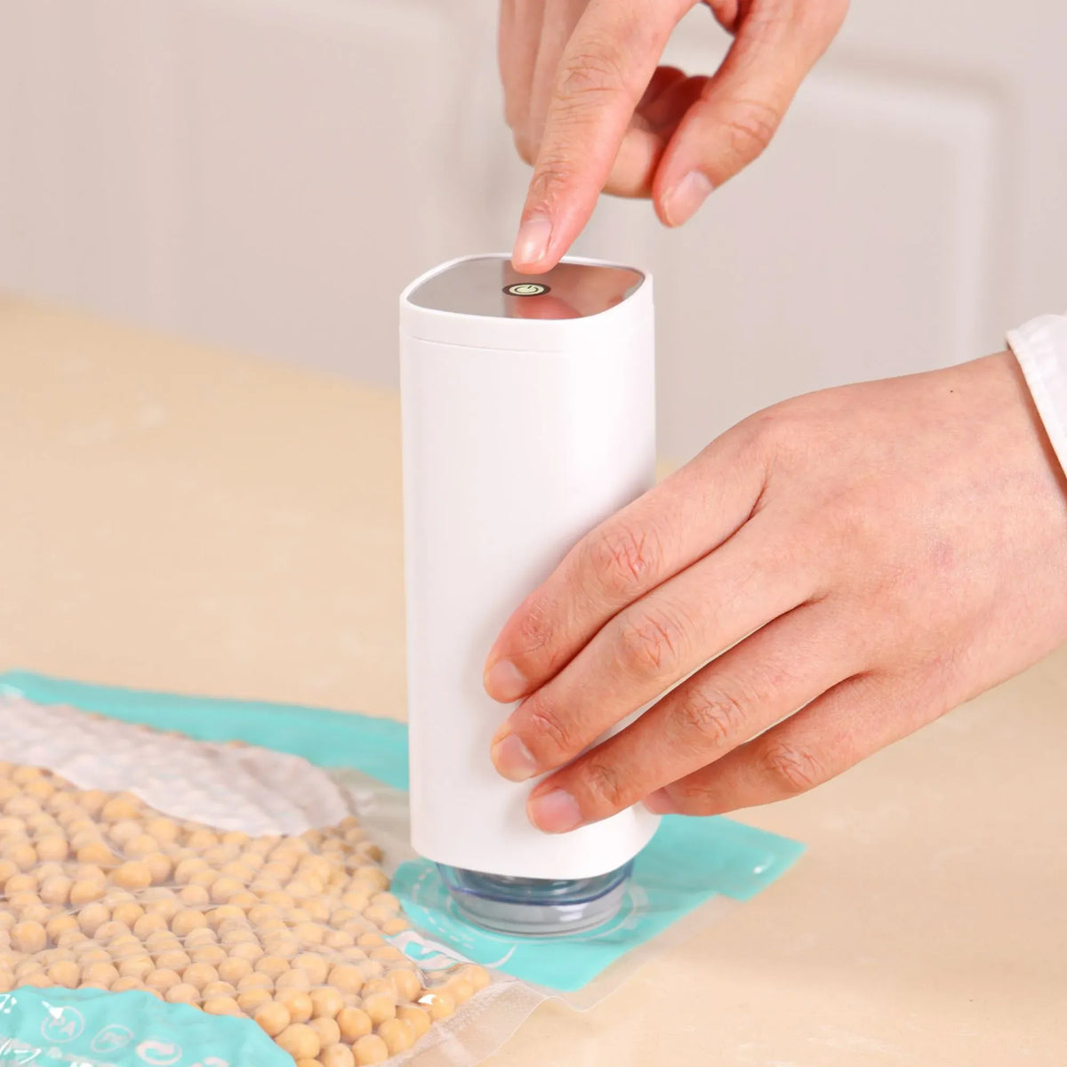 CARLA HOME Automatic Vacuum Sealer Kit with 10 Reusable Bags, White